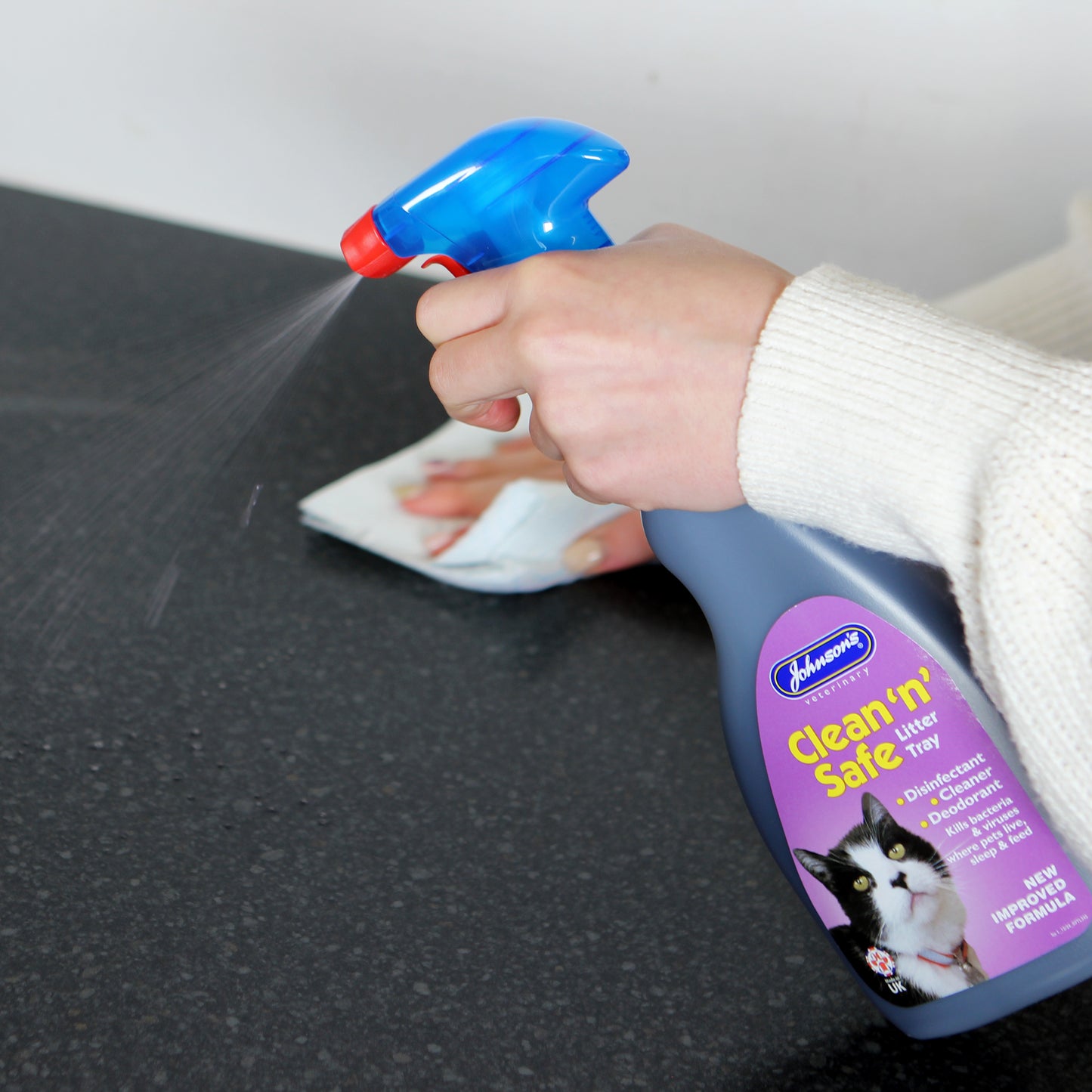 Johnson's Clean 'n' Safe Disinfectant Spray for Cat Litter Tray 500ml