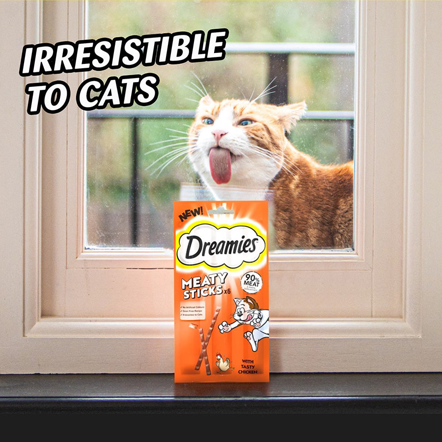 Dreamies Meaty Sticks Cat Treats with Chicken 30g