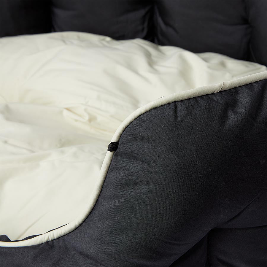 3 Peaks Nevis Dog Bed Black