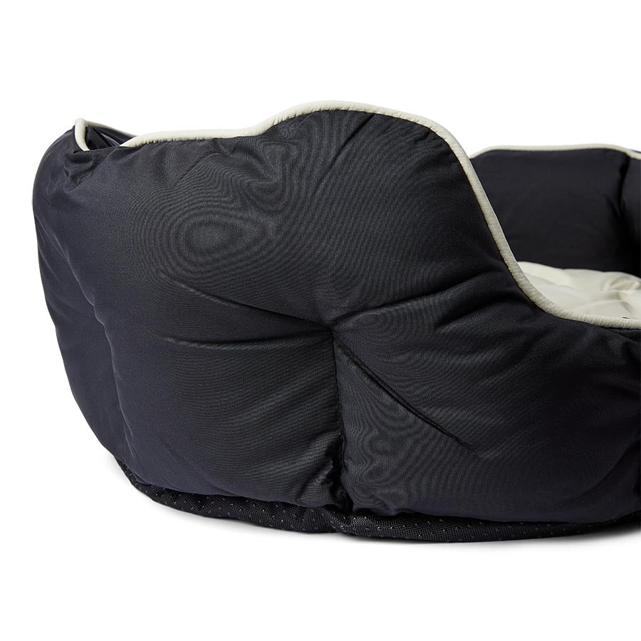3 Peaks Nevis Dog Bed Black