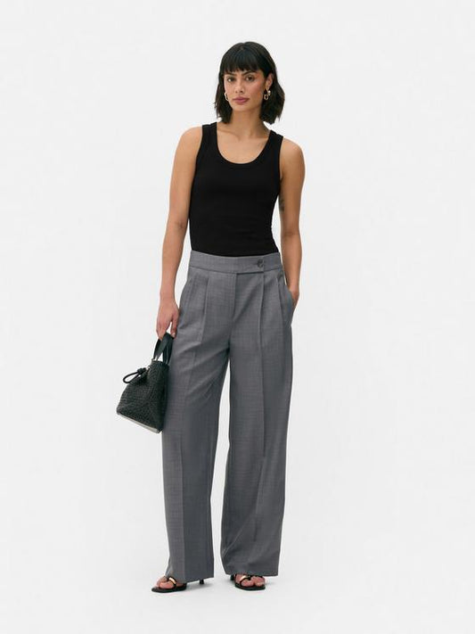 Essential Scoop Neck Vest