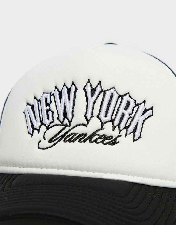 New Era MLB New York Yankees Trucker Cap